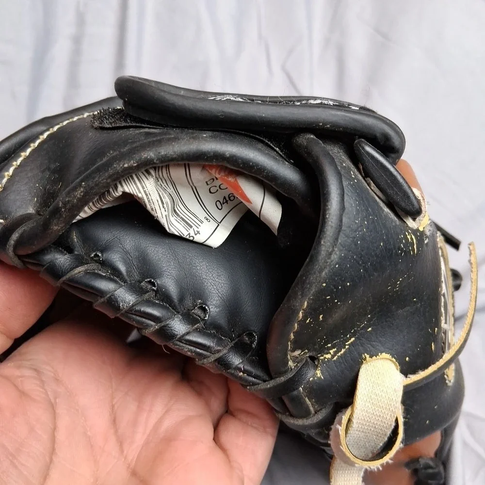 Rawlings PL105BK Baseball Glove Right Hand Throw Size 10.5